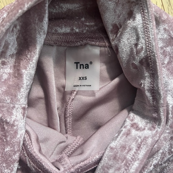 TNA Atmosphere Velvet Short 7” XXS - Picture 4 of 5